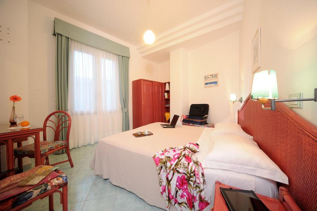 Hotel Ulisse ايسكيا الغرفة الصورة